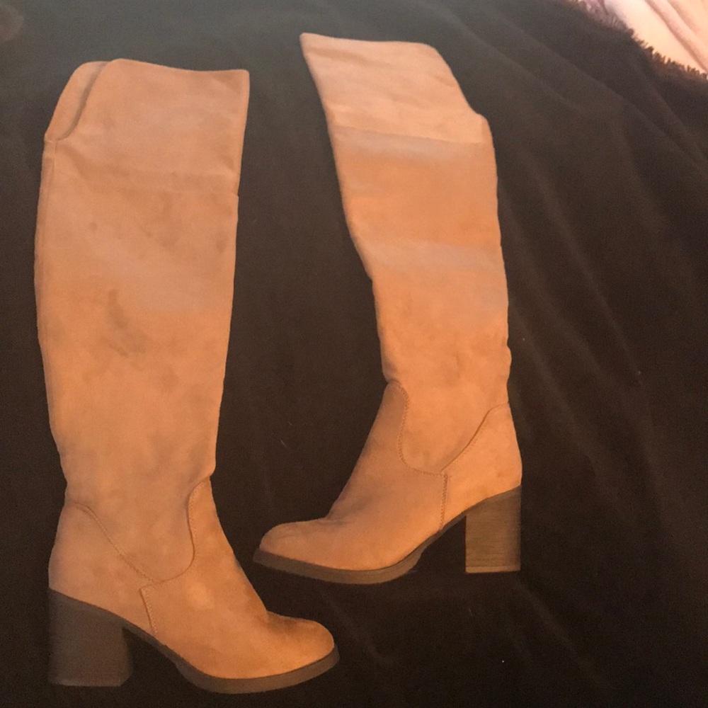 Never worn. ACCEPTING BASICALLY ALL BUNDLE OFFERS